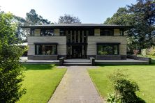 Bouwbedrijf C. Leeuwis uit Barneveld;